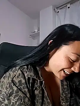 Snapshot of helena_smith chatting on 12/15/25, 02:27 helena smith online show from 12/15/25, 02:27