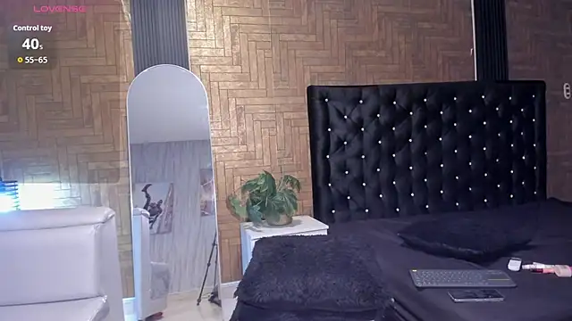 Snapshot of Laross25 chatting on 07/15/26, 08:03 Laross25 online show from 07/15/26, 08:03