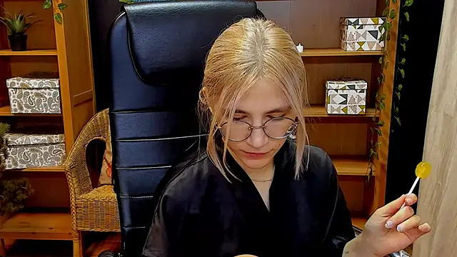 Snapshot of Moon13152 chatting on 12/07/24, 04:03 Moon13152 online show from 12/07/24, 04:03