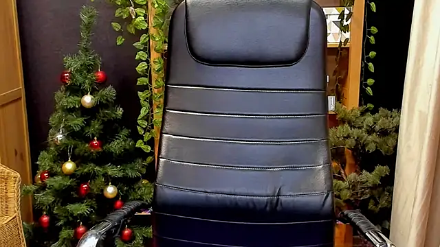 Snapshot of Moon13152 chatting on 12/31/24, 10:56 Moon13152 online show from 12/31/24, 10:56
