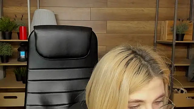 Snapshot of Moon13152 chatting on 01/23/25, 11:05 Moon13152 online show from 01/23/25, 11:05