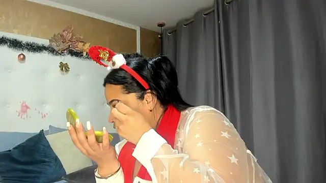 Snapshot of Clarigil chatting on 12/24/24, 01:28 Clarigil online show from 12/24/24, 01:28