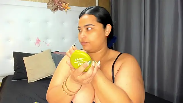 Snapshot of Clarigil chatting on 01/20/25, 12:49 Clarigil online show from 01/20/25, 12:49