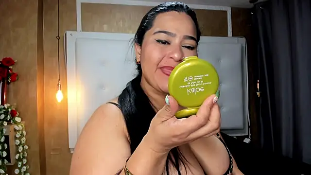 Snapshot of Clarigil chatting on 01/20/25, 04:34 Clarigil online show from 01/20/25, 04:34