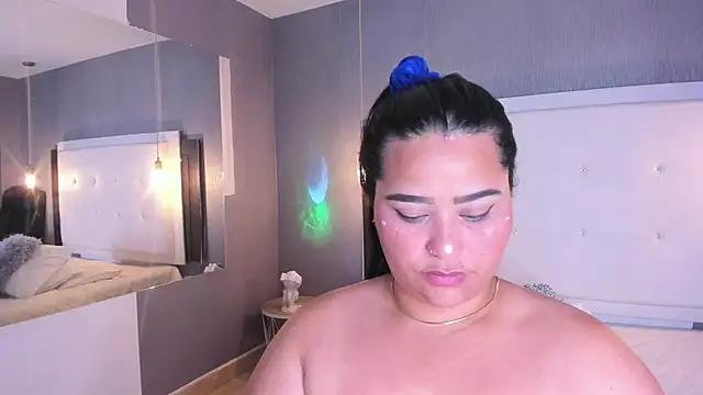 Snapshot of Clarigil chatting on 01/24/25, 04:17 Clarigil online show from 01/24/25, 04:17