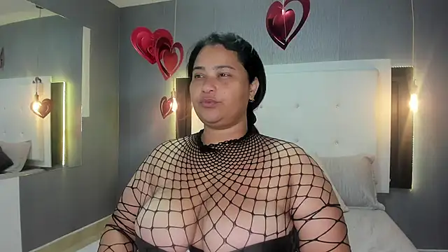 Snapshot of Clarigil chatting on 03/12/25, 01:40 Clarigil online show from 03/12/25, 01:40