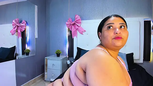 Snapshot of Clarigil chatting on 11/29/25, 10:35 Clarigil online show from 11/29/25, 10:35