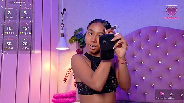 Snapshot of GabrielaLugo chatting on 10/17/25, 12:52 GabrielaLugo online show from 10/17/25, 12:52