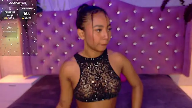 Snapshot of GabrielaLugo chatting on 11/06/25, 12:39 GabrielaLugo online show from 11/06/25, 12:39