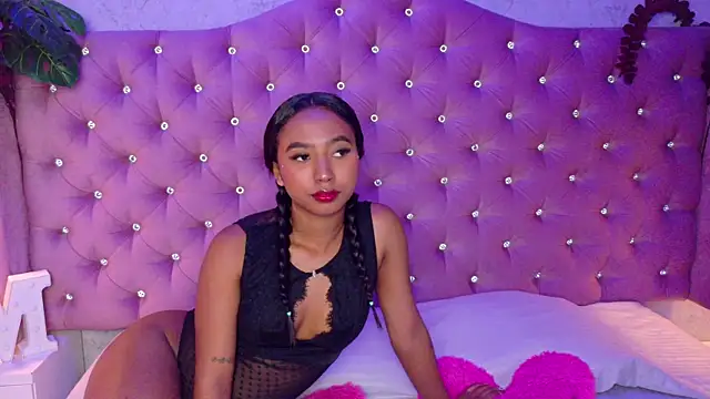 Snapshot of GabrielaLugo chatting on 11/17/25, 01:17 GabrielaLugo online show from 11/17/25, 01:17