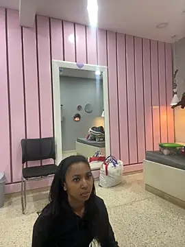 Snapshot of GabrielaLugo chatting on 11/24/25, 11:43 GabrielaLugo online show from 11/24/25, 11:43