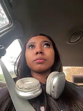 Snapshot of GabrielaLugo chatting on 12/14/25, 11:59 GabrielaLugo online show from 12/14/25, 11:59