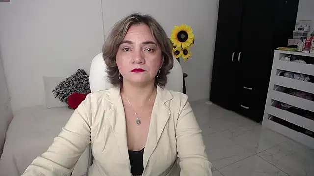 Snapshot of Chiraz_hasnaa chatting on 03/05/25, 11:05 Chiraz hasnaa online show from 03/05/25, 11:05