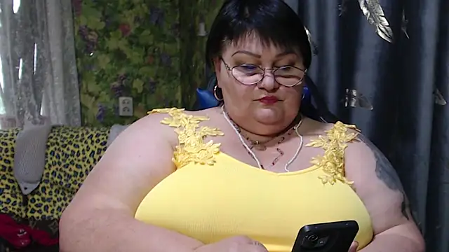 Snapshot of Goddess57 chatting on 11/22/25, 10:36 Goddess57 online show from 11/22/25, 10:36