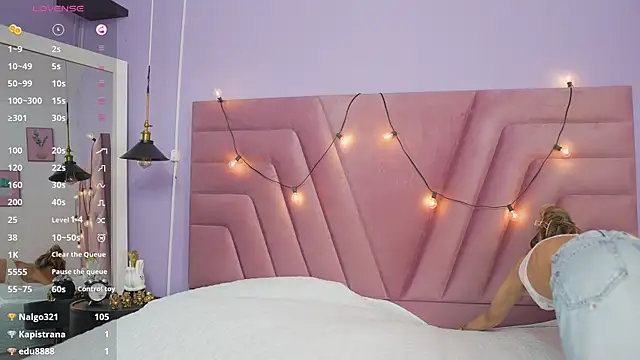 Snapshot of Beautifulskinny18 chatting on 06/15/26, 08:00 Beautifulskinny18 online show from 06/15/26, 08:00