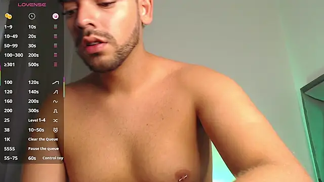 Snapshot of Logan_cocky chatting on 09/25/25, 04:43 Logan cocky online show from 09/25/25, 04:43