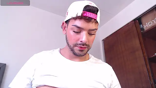 Snapshot of Logan_cocky chatting on 09/26/25, 06:01 Logan cocky online show from 09/26/25, 06:01