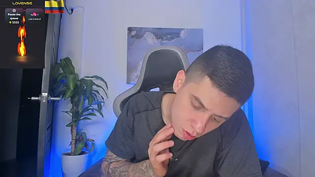 Yeiko Romero  online show from 11/14/25, 08:29