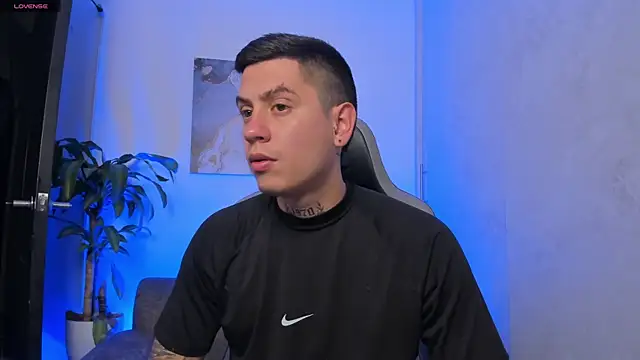 Yeiko Romero  online show from 11/27/25, 06:21