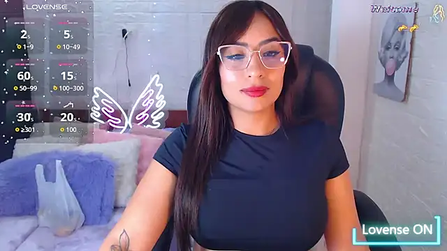 Snapshot of Paulina_627 chatting on 06/04/26, 04:13 Paulina 627 online show from 06/04/26, 04:13