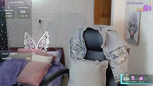 Snapshot of Paulina_627 chatting on 06/08/26, 05:02 Paulina 627 online show from 06/08/26, 05:02