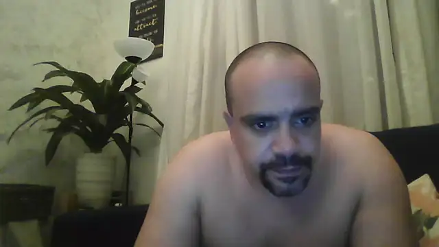 Snapshot of MonicaEGY chatting on 10/02/25, 11:01 MonicaEGY online show from 10/02/25, 11:01