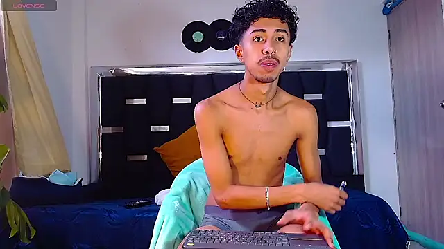 RyanRizzo online show from 02/12/25, 04:22