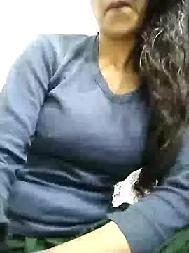 Snapshot of aarjulove chatting on 12/13/24, 04:05 aarjulove online show from 12/13/24, 04:05