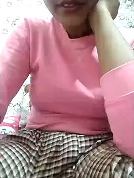 Snapshot of aarjulove chatting on 12/19/24, 04:35 aarjulove online show from 12/19/24, 04:35