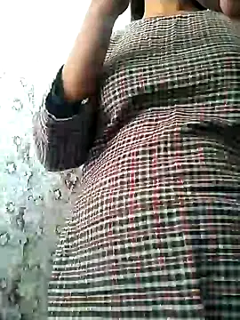 Snapshot of aarjulove chatting on 12/20/24, 10:05 aarjulove online show from 12/20/24, 10:05
