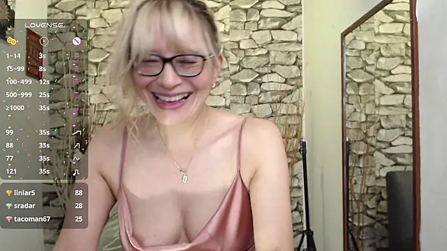 Snapshot of JessicaMuse chatting on 01/08/25, 11:52 JessicaMuse online show from 01/08/25, 11:52