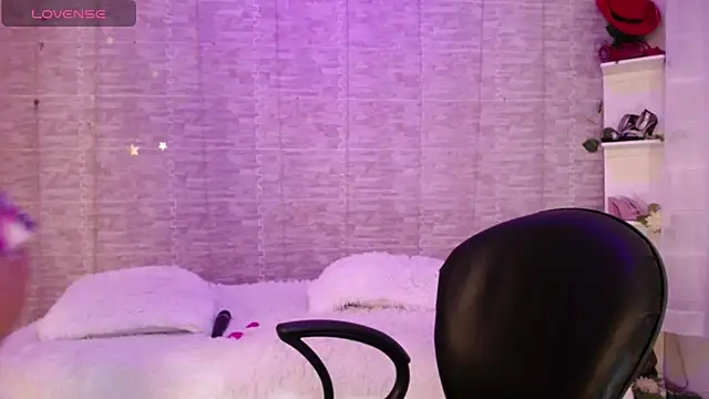 Snapshot of JessicaMuse chatting on 10/03/25, 08:06 JessicaMuse online show from 10/03/25, 08:06