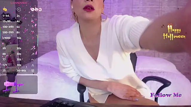 Snapshot of JessicaMuse chatting on 10/19/25, 01:12 JessicaMuse online show from 10/19/25, 01:12