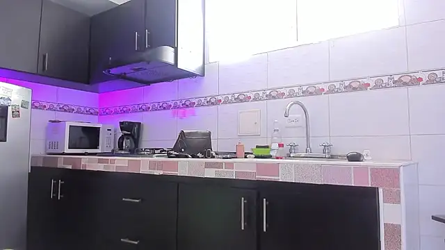 Emma-evans online show from 11/20/25, 02:17