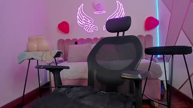  scarletmoore online show from 02/09/25, 10:42