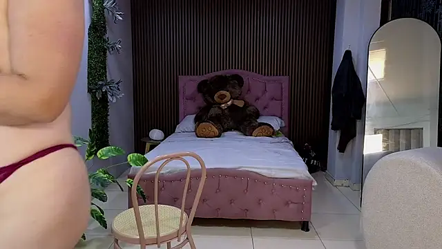 camil milfdream online show from 03/30/26, 11:00