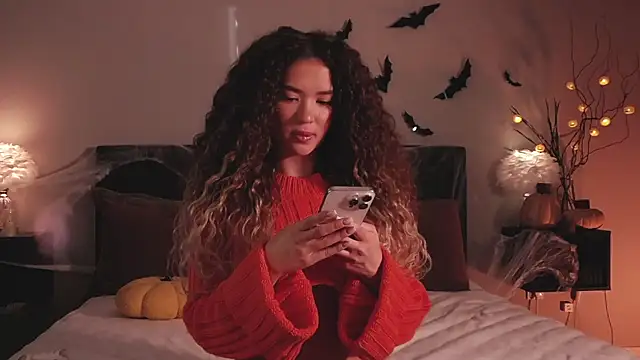 Snapshot of Denise_Garciia chatting on 10/29/25, 01:13 Denise Garciia online show from 10/29/25, 01:13