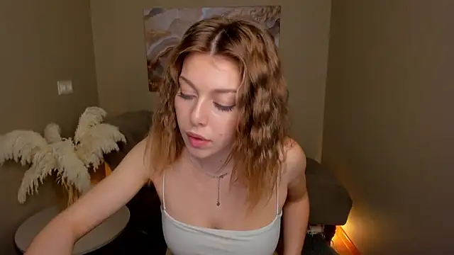 Snapshot of MollyMeltorr chatting on 10/17/25, 08:39 MollyMeltorr online show from 10/17/25, 08:39