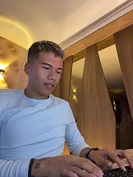 Logan smith1 online show from 02/07/25, 08:01