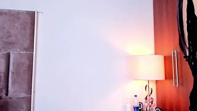 Nia Bunny online show from 05/02/26, 02:00