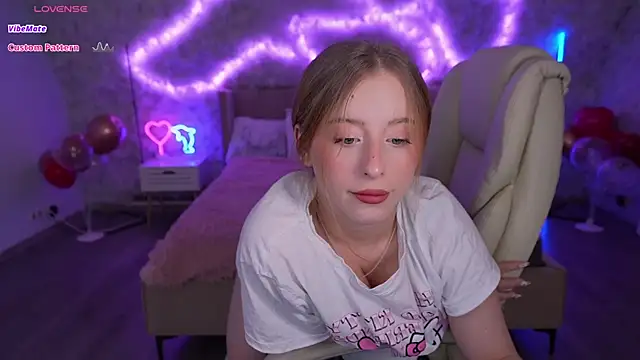 Snapshot of SilverrMoon chatting on 02/19/25, 02:12 SilverrMoon online show from 02/19/25, 02:12