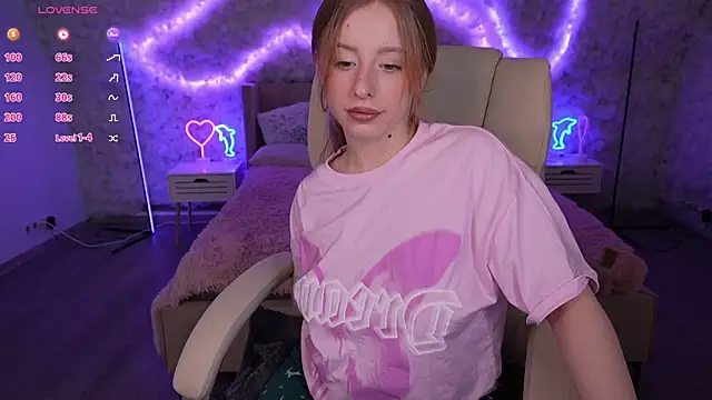 Snapshot of SilverrMoon chatting on 03/01/25, 02:59 SilverrMoon online show from 03/01/25, 02:59