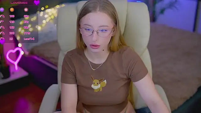 Snapshot of SilverrMoon chatting on 10/21/25, 07:36 SilverrMoon online show from 10/21/25, 07:36