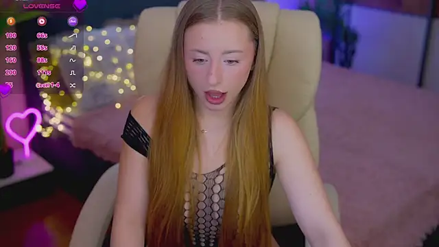 Snapshot of SilverrMoon chatting on 10/31/25, 06:47 SilverrMoon online show from 10/31/25, 06:47