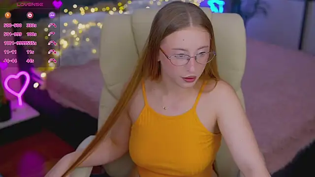 Snapshot of SilverrMoon chatting on 11/03/25, 08:32 SilverrMoon online show from 11/03/25, 08:32