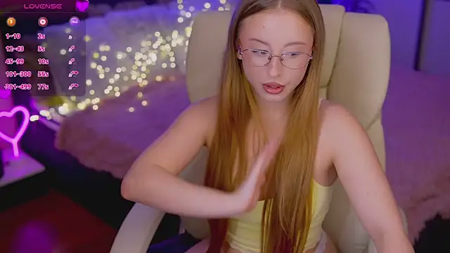 Snapshot of SilverrMoon chatting on 11/04/25, 08:19 SilverrMoon online show from 11/04/25, 08:19