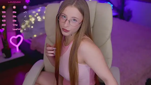 Snapshot of SilverrMoon chatting on 11/24/25, 07:13 SilverrMoon online show from 11/24/25, 07:13