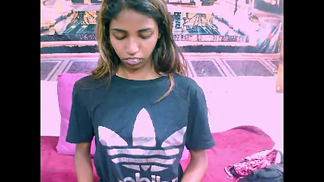 Snapshot of IndianSexySlender chatting on 12/29/24, 08:44 IndianSexySlender online show from 12/29/24, 08:44