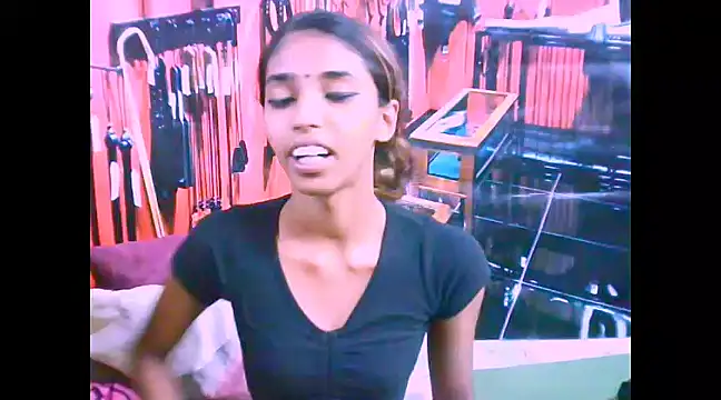 Snapshot of IndianSexySlender chatting on 03/18/25, 11:41 IndianSexySlender online show from 03/18/25, 11:41