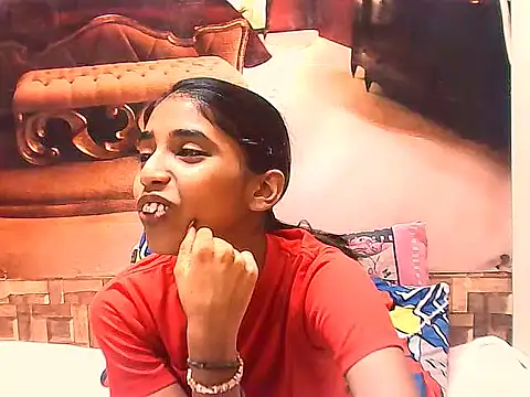 Snapshot of IndianSexySlender chatting on 10/10/25, 05:28 IndianSexySlender online show from 10/10/25, 05:28